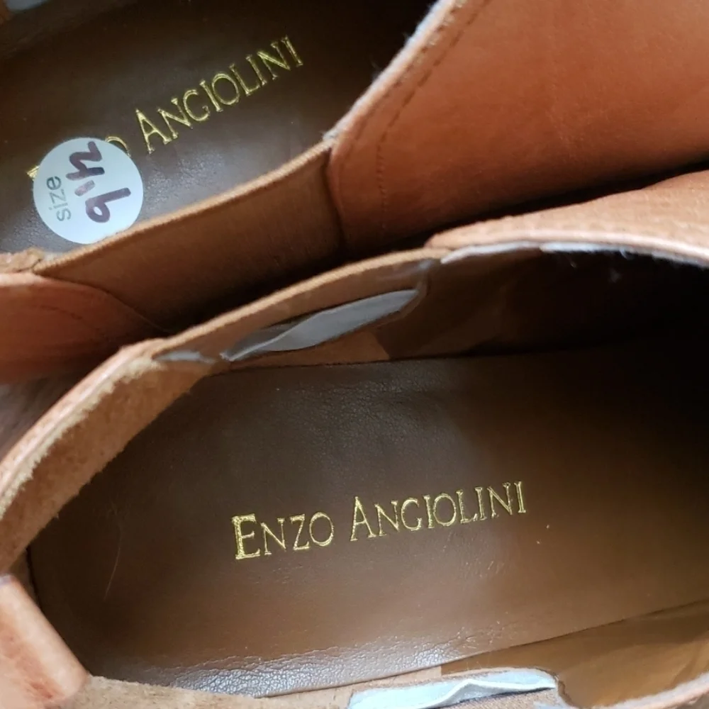 Enzo ANGIOLINI brown booties. NWT size 9.5